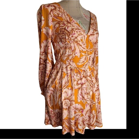 NWT Band of the Free Size Small Gold Yellow Cut Out Back Long Sleeve Mini Dress - Picture 4 of 15